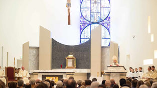 PHOTOS: That all may draw near and experience the Risen Christ