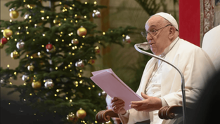 Pope Francis warns against gossip, celebrates family life in Vatican Christmas messages