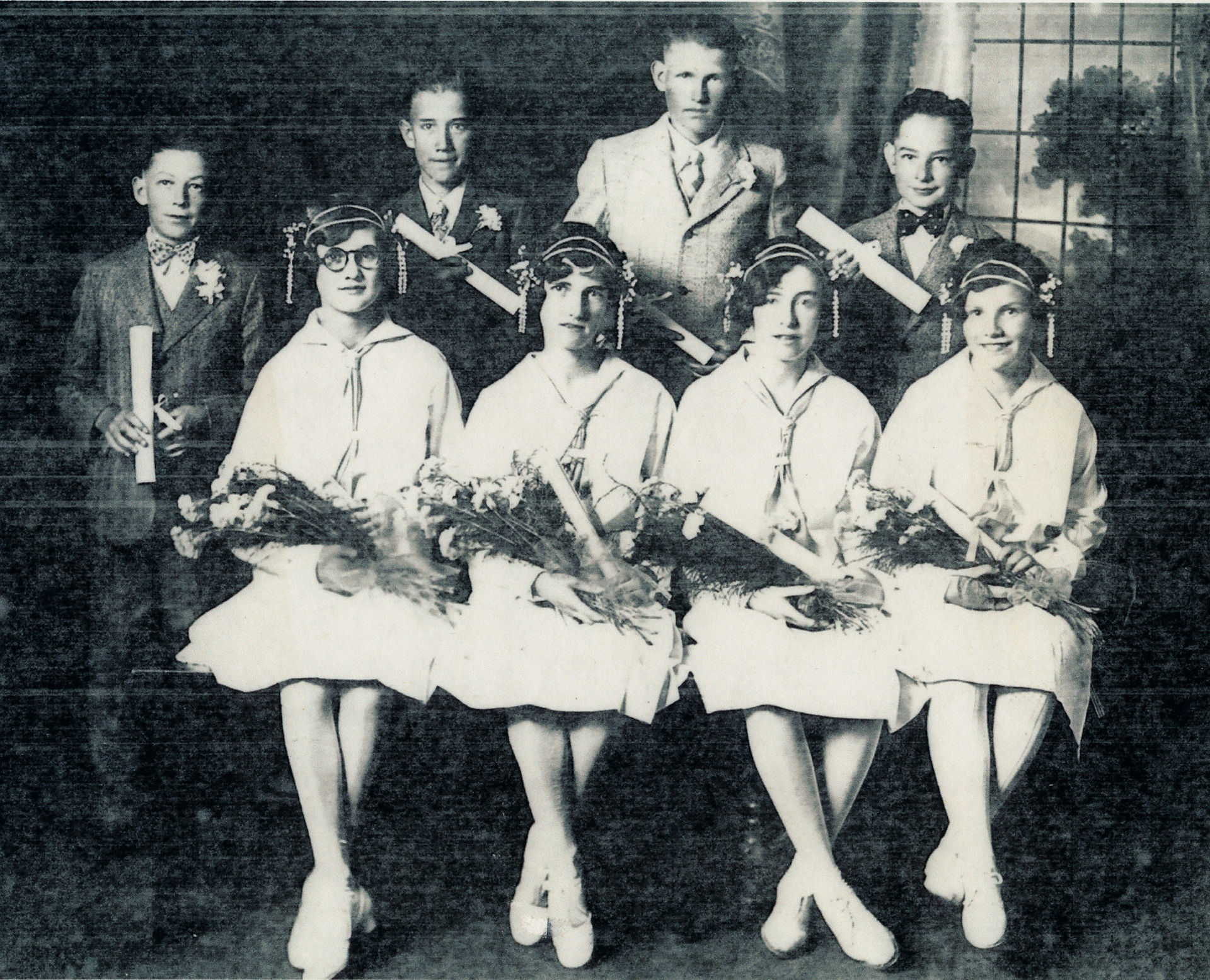 The Class of 1927 smiles for a photo ahead of their graduation.
