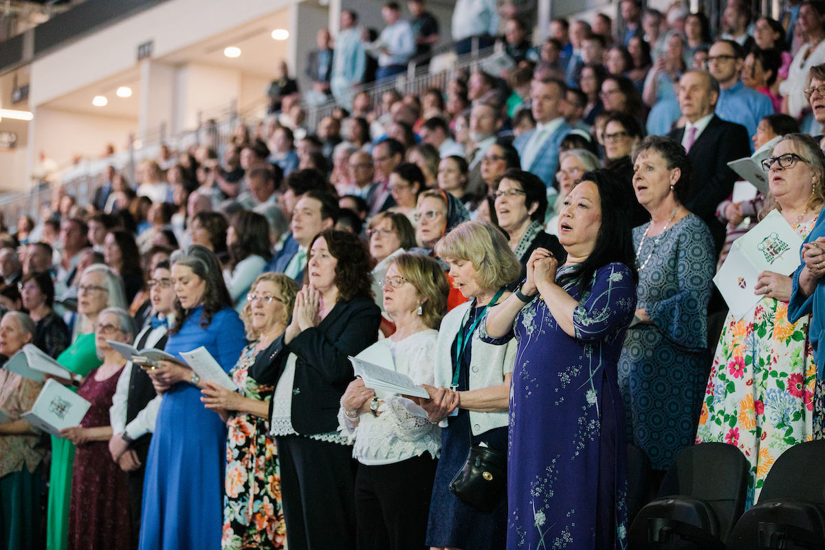 The assembly sings together during the liturgy.