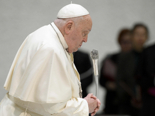 Pope Francis ‘stable,’ no respiratory failure episodes Tuesday