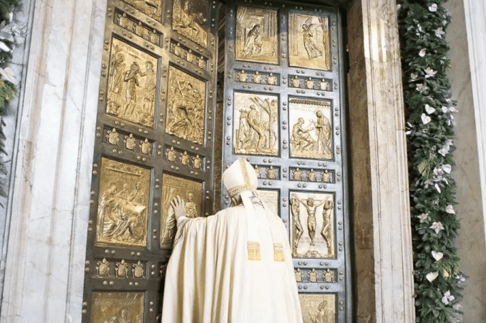 Pope Francis opens the Holy Doors at St. Peter's Basilica to begin the Year of Mercy, Dec. 8, 2015. (Photo: LOR / Vatican Media )