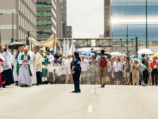 Nearly 5,000 process through the heart of Denver to give testimony to Real Presence of Jesus