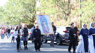 Denver pro-life Eucharistic procession circles state’s largest abortion clinic
