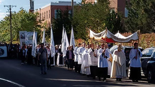 Hundreds of faithful participate in a Eucharistic procession for the end of abortion