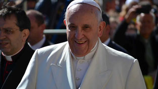 Pilgrims thrilled to get up close to Pope Francis