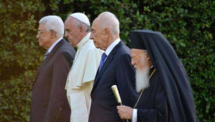 Pope prays for peace with Israeli and Palestinian presidents