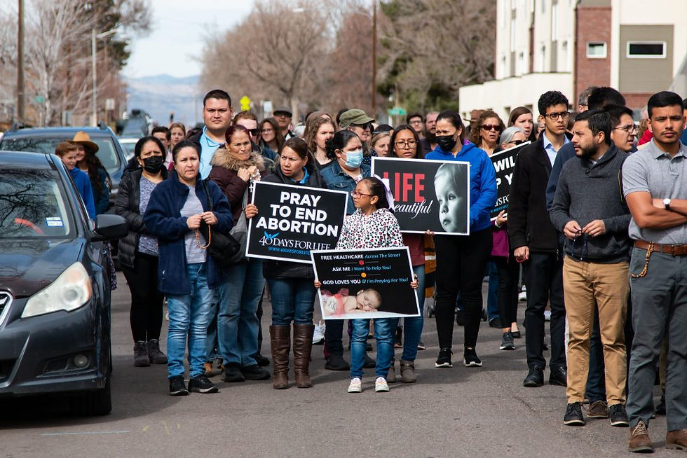 Myra Bueno and her daughter, Laura Acosta, and countless others processed prayerfully to witness for life on Saturday. (Photo: André Escaleira, Jr.)