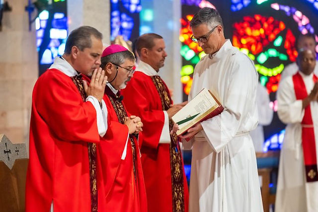 NORTHGLENN, CO - AUGUST 10: Bishop Jorge Rodriguez prays during a Deacon Day Mass at Immaculate Heart of Mary Catholic Parish on August 10, 2023, in Northglenn, Colorado. (Photo by Daniel Petty/Denver Catholic)