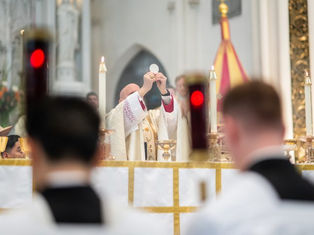 Archbishop’s June Prayer Intention: For the faithful to deepen their devotion to the Lord Jesus, present in the Eucharist