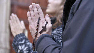 Rosary rallies promote prayer in the public square