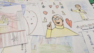 PHOTOS: Pope Francis receives get-well cards, drawings from schoolchildren in Rome
