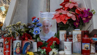 Pope Francis’ condition ‘remains critical,’ Vatican says Sunday afternoon