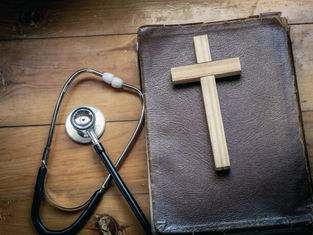 The Healing Touch of Prayer: Emmaus Catholic Hospice’s Holistic Approach to Patient Comfort