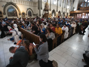 Packed adoration chapel at National Eucharistic Congress overflows with devotion to Jesus