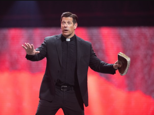 Father Mike Schmitz preaches repentance at National Eucharistic Congress