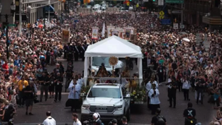 PHOTOS: Massive Eucharistic Procession Through Downtown Indianapolis