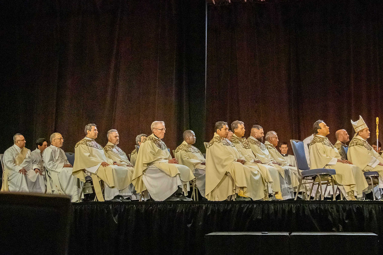 Numerous priests offered guidance, Confession, and testimony.